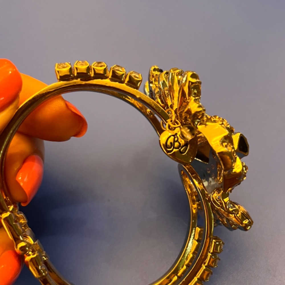 Vintage BETSEY JOHNSON Hollywood Glam Collection  Lion Head Bangle Bracelet. - Picture 4 of 7
